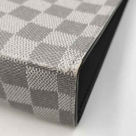 Sold✅Louis Vuitton  Damier Graphite 3D Pochette Voyage - Picture 4 of 10